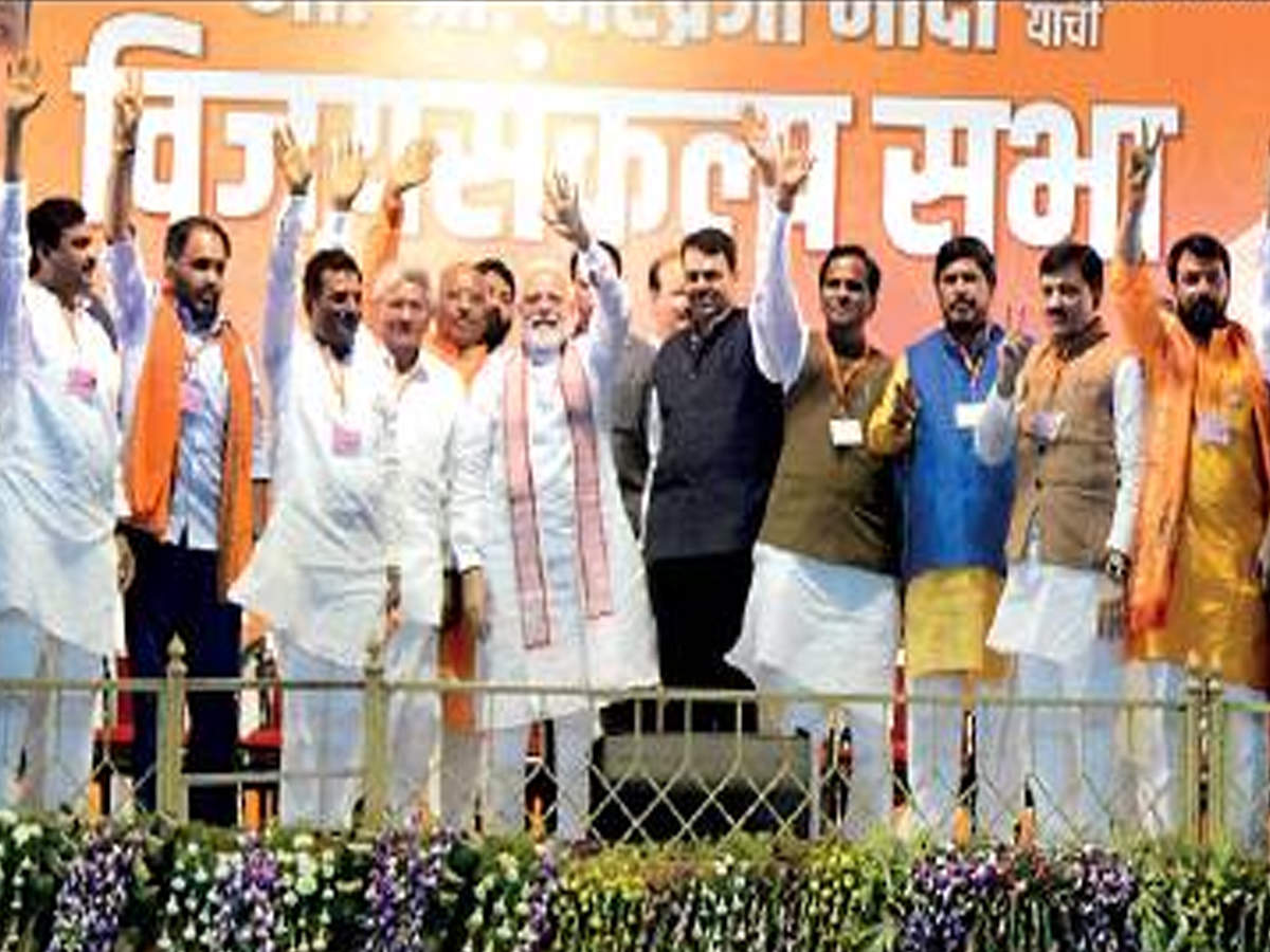 PM Modi at the Nanded rally, with CM Devendra Fadnavis and others