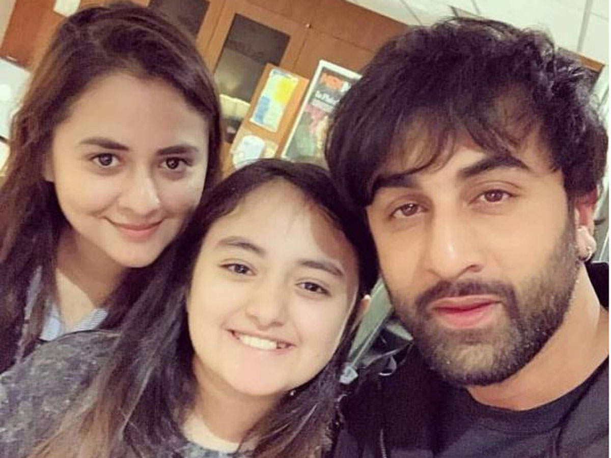 Photo: Ranbir Kapoor poses for a stylish picture with fans