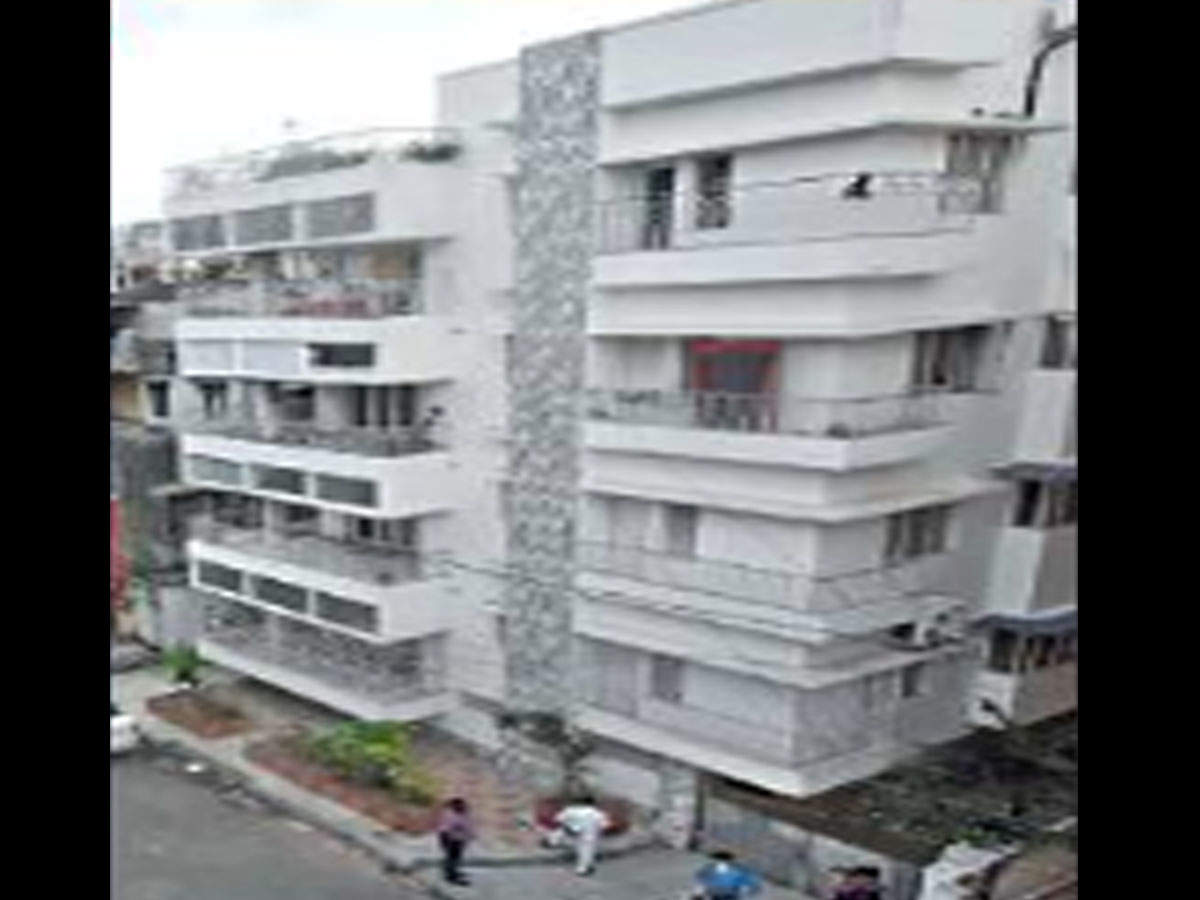 75-year-old Shayamali Ghosh was found dead on the third floor of his Jodhpur Park building