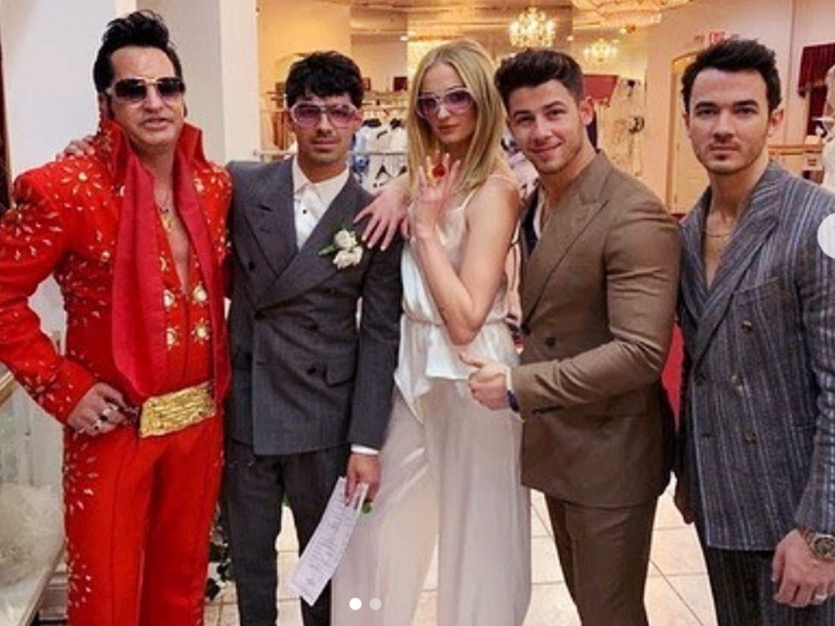 In Throwback Photos Of Sophie Turner And Joe Jonas' 2019 Vegas Wedding,  Which Priyanka Chopra Attended, Her Bridal Look Is Effortlessly Chic