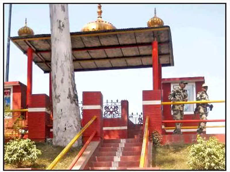The Darshan Sthal was inaugurated on May 6, 2008 and exactly after eleven years on May 6, 2019 it was closed for devotees and was dismantled on May 7.