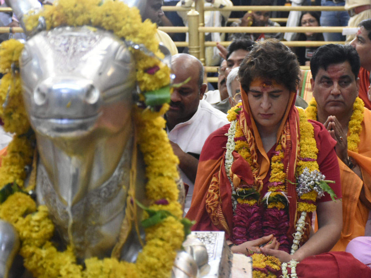 Priyanka Gandhi offering prayers at Lord Mahakaleshwar Temple in Ujjain.