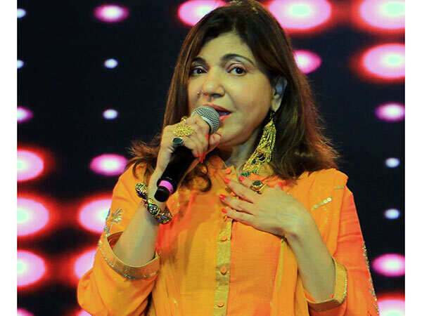 Singer Alka Yagnik Enthralls Fans At This Event | Hindi Movie News ...