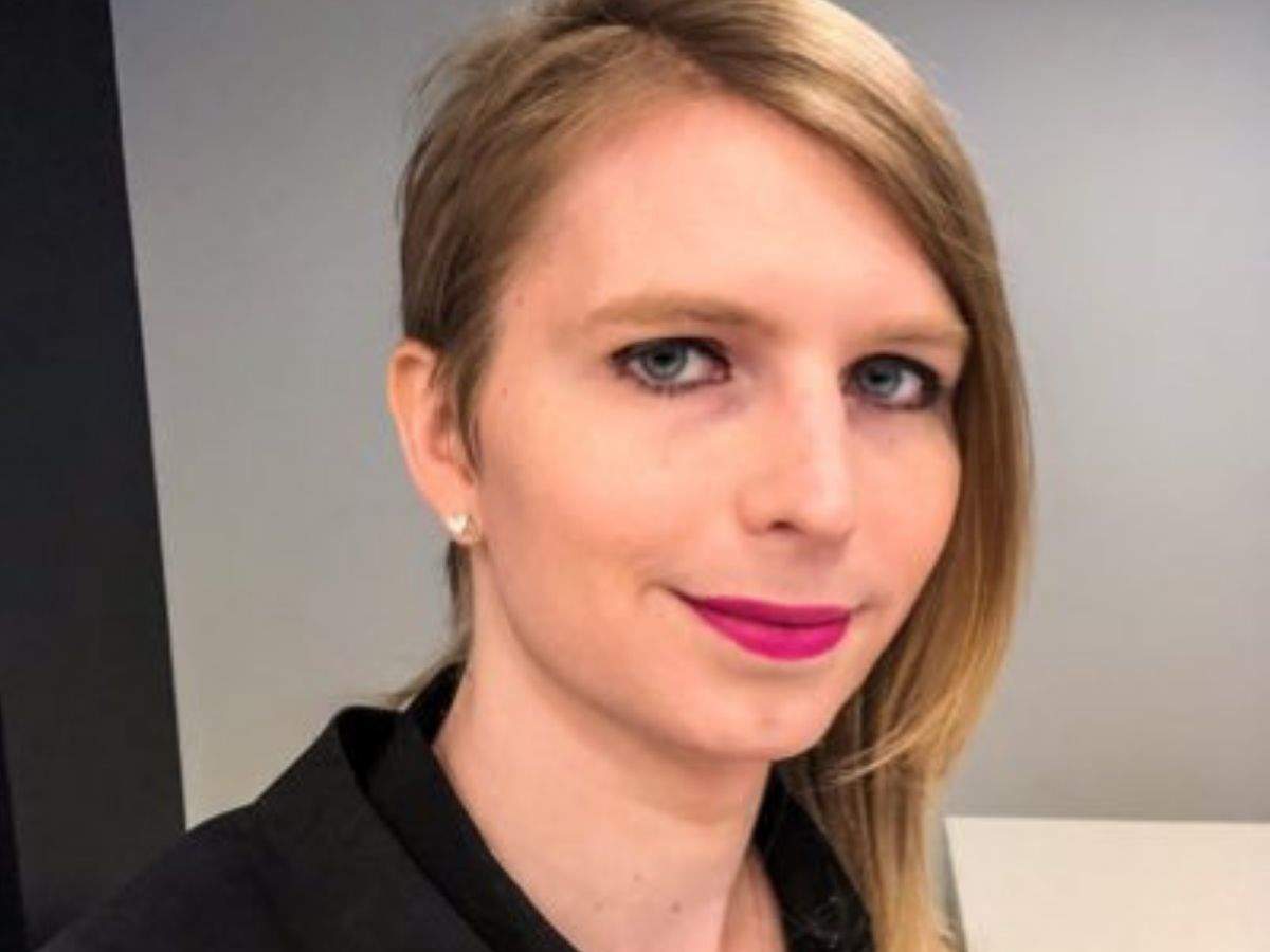 Chelsea Manning To Write A Memoir Times Of India 0070