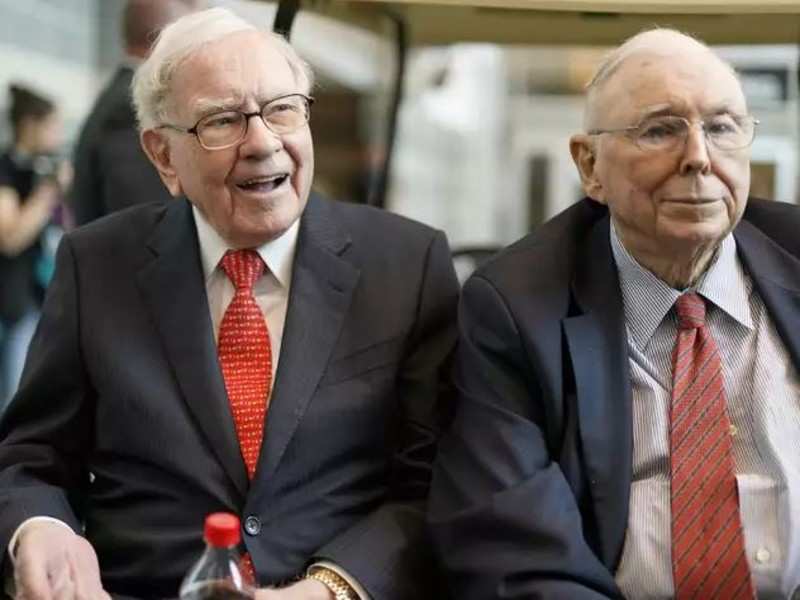 Berkshire Hathaway CEO Warren Buffet (left) and vice-chairman Charlie Munger