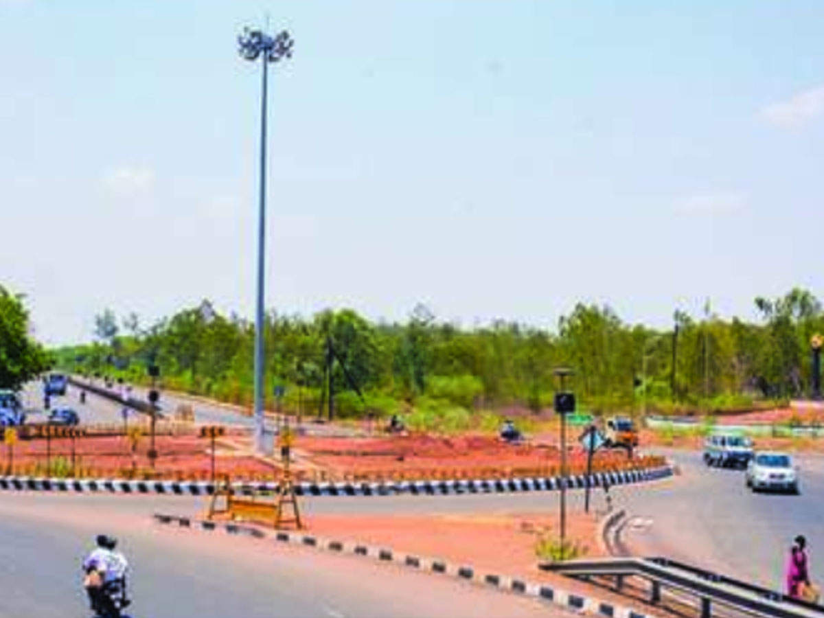 The Trichy-Thanjavur NH 83 near the Bharat Heavy Electrical Limited (Bhel) is yet to begin as the National Highways Authority of India