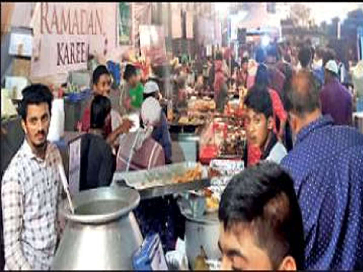 A FOODIE'S PARADISE: Weekends see the highest turnout at food stalls selling Ramzan delicacies across the city