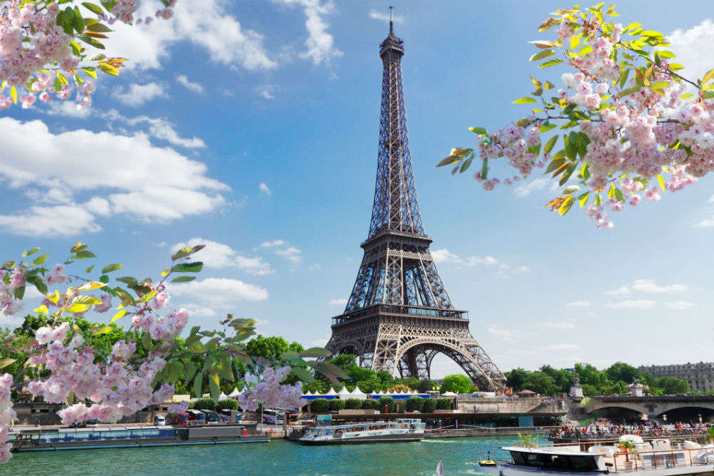 Eiffel Tower shuts down temporarily because of an illegal climber