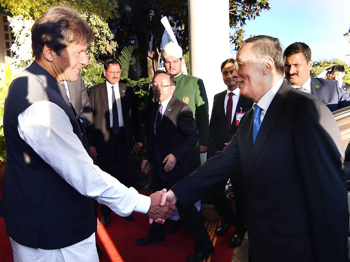 Pakistan PM Imran Khan (L) with Chinese V-P Wang Qishan on his arrival for a meeting in Islamabad. (Handout photo released by Press Information Department Handout / AFP)