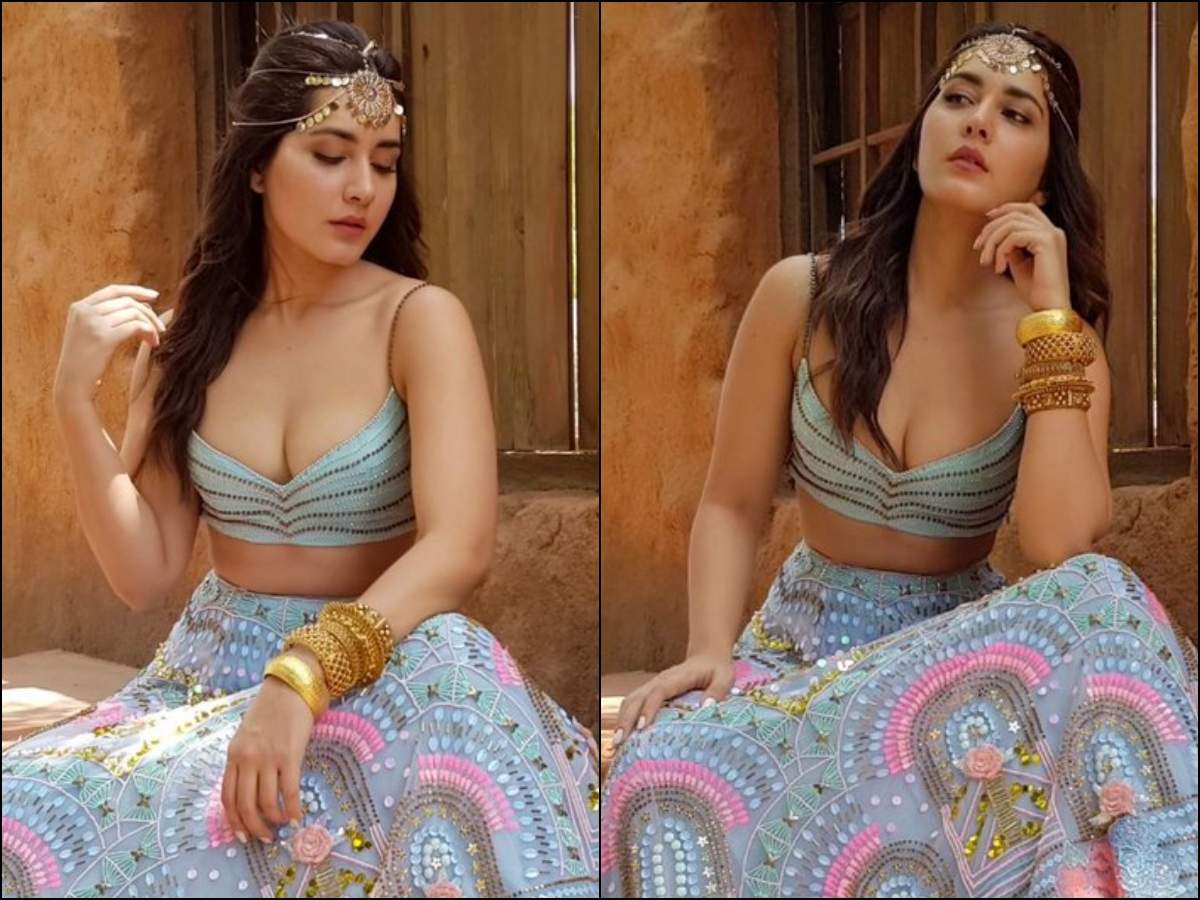 Hot-to-handle! Raashi Khanna looks irresistible in her latest photo-shoot | Telugu Movie News - Times of India