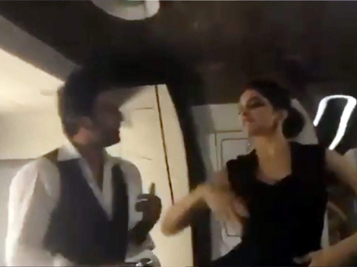 Ranveer Singh Rejoices Deepika Padukone And Ranbir Kapoor As They Recreate Balam Pichkari