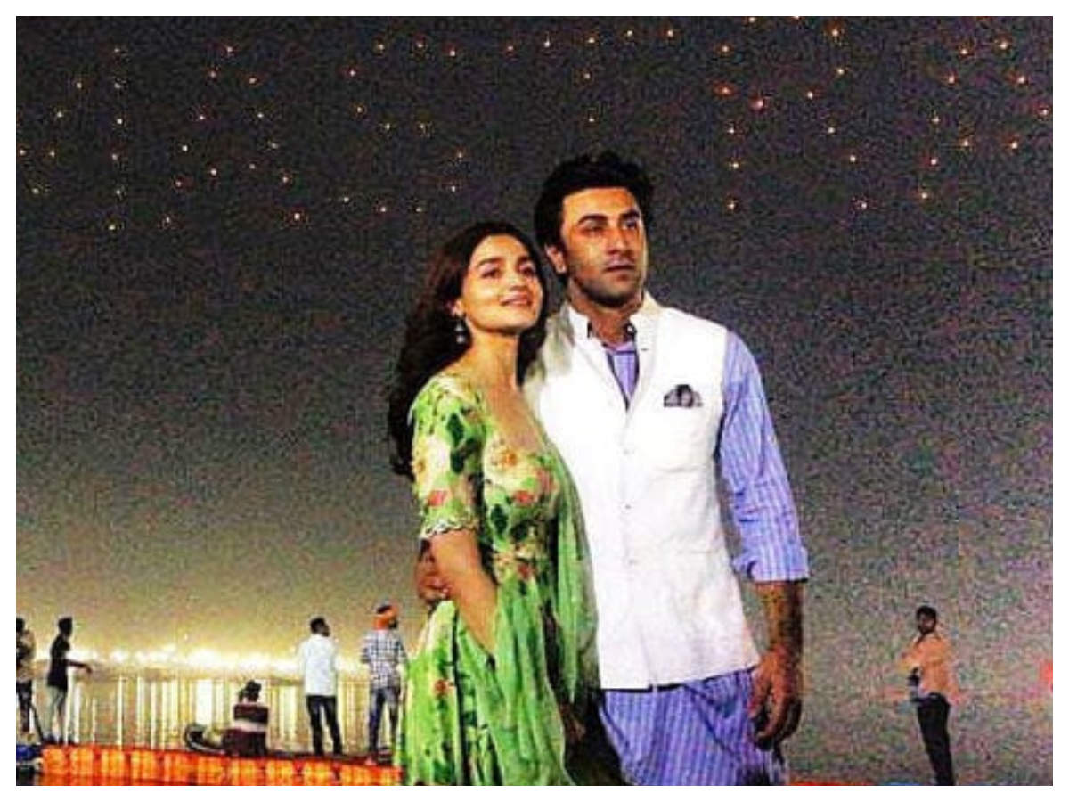 Photos: Alia Bhatt and Ranbir Kapoor snapped on the sets of &#39;Brahmastra&#39; in Varanasi | Hindi Movie News - Times of India