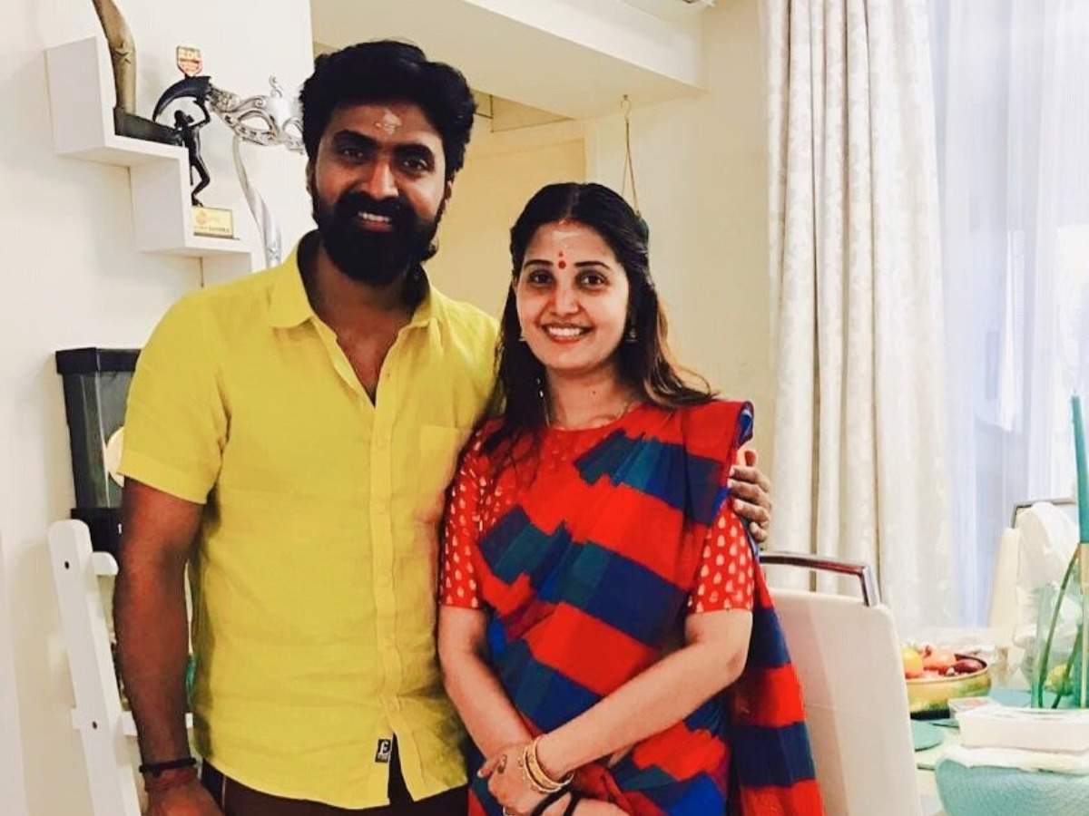 Prajin Padmanabhan wishes wife Sandra Amy on her birthday with an ...