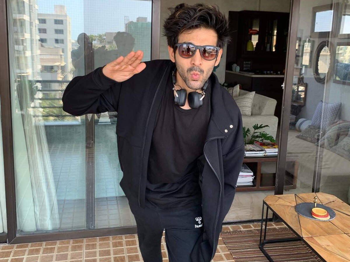 This Is How Kartik Aaryan Welcomed Mumbai S Monsoon Hindi Movie News Times Of India