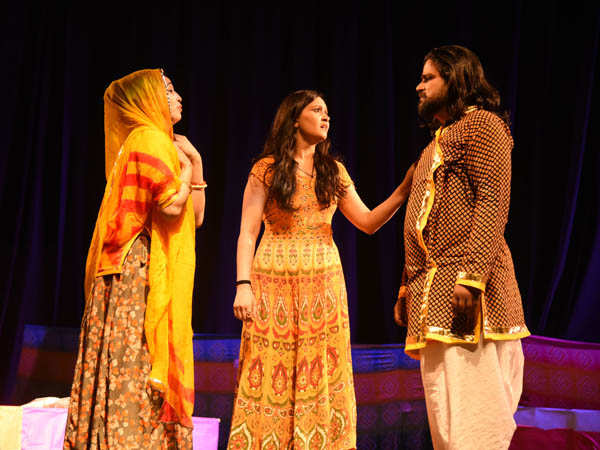 Theater lovers enjoy play 'Sach Ka Bhram' based on Bijji’s story