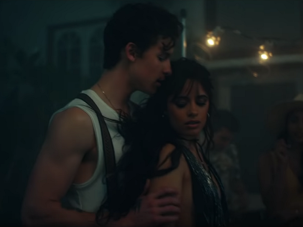 Senorita Song Fans Go Crazy After Watching Shawn Mendes And Camila Cabello S Sizzling Chemistry English Movie News Times Of India - senorita shawn mendes camila cabello roblox id code 2019
