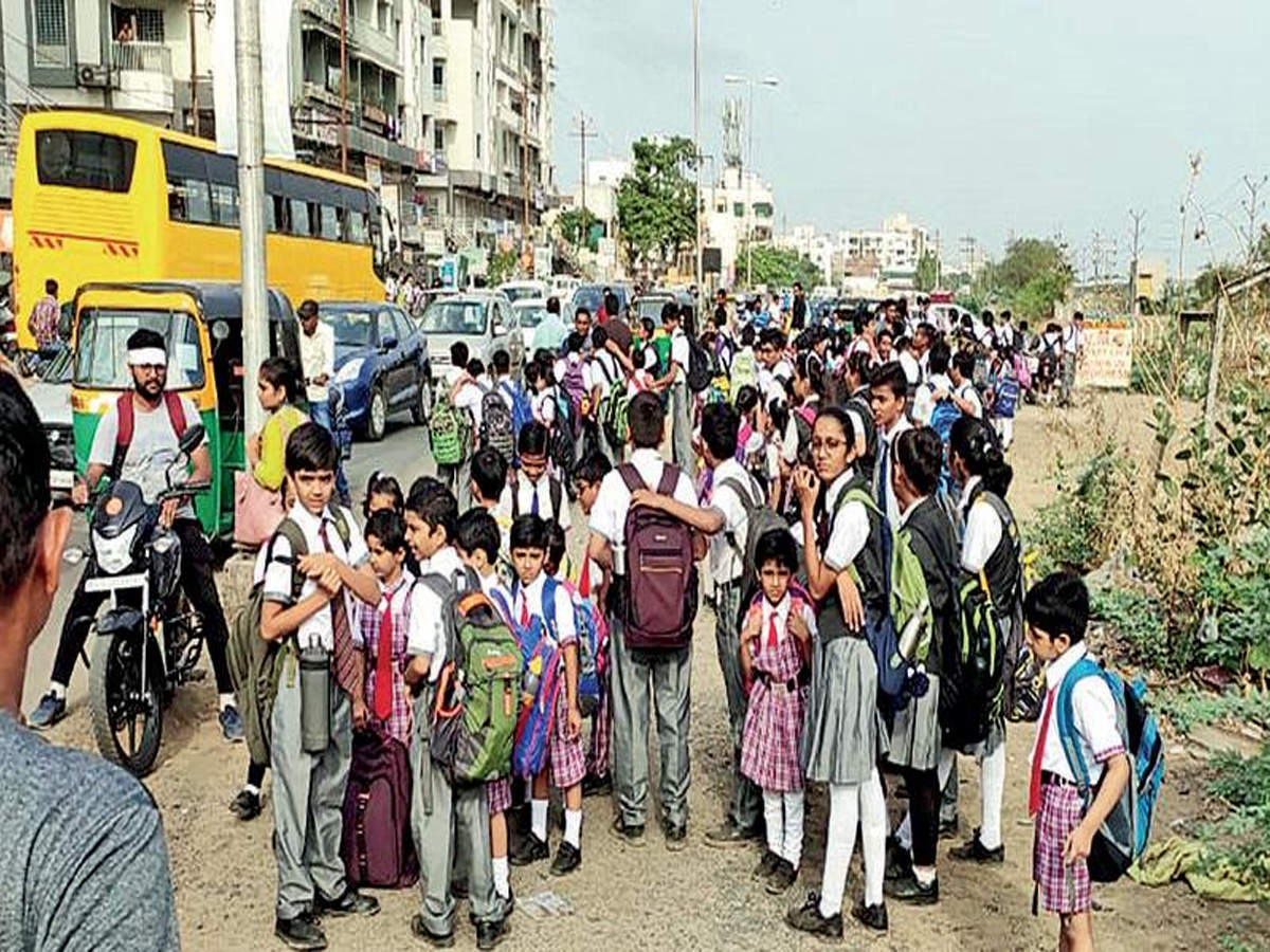 School kids left helpless on Sama-Savli road in Vadodara on Friday morning