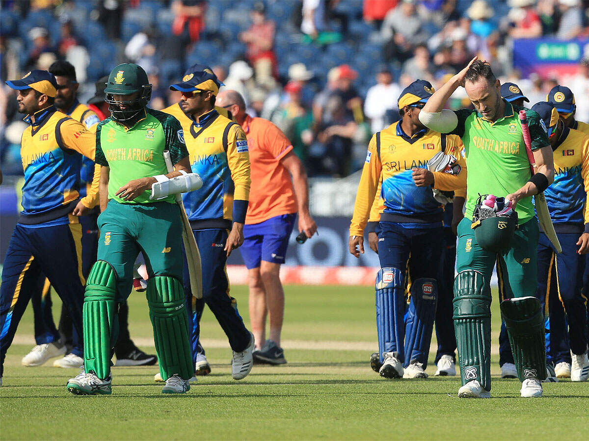 Faf du Plessis and Hashim Amla leave the field after their win against Sri Lanka. (AFP Photo)