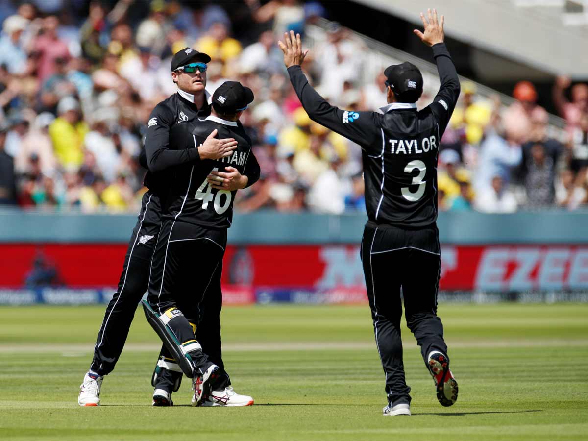 New Zealand's Martin Guptill (left) celebrates after catching out Australia's Steve Smith with teammates. (Reuters Photo)