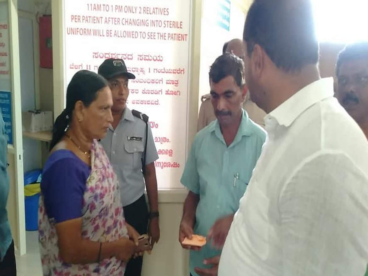 Mangaluru District Minister Khader Visits Family Of Woman Stabbed
