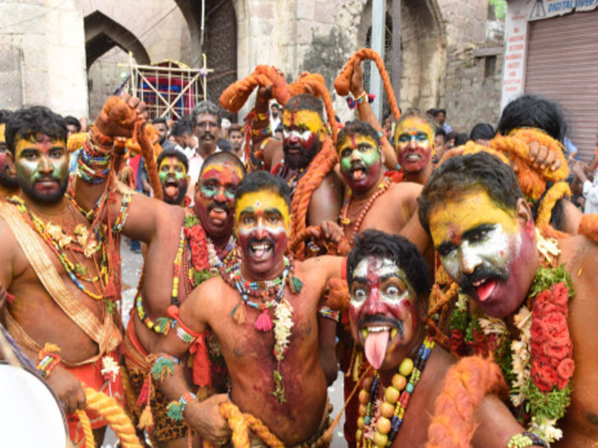 Telangana: Bonalu festival kicks off at Golconda Fort | Hyderabad News -  Times of India