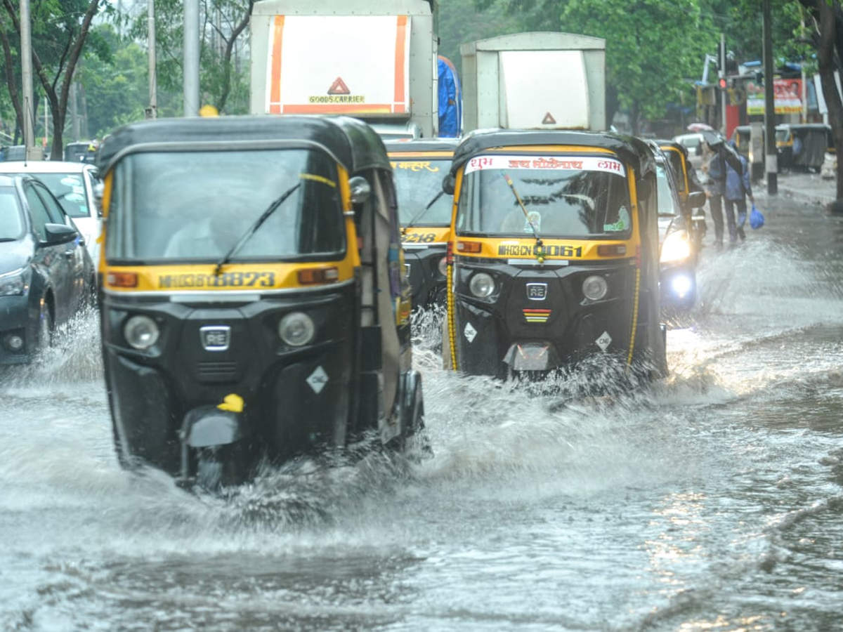  After a break of few days, heavy rains returned to Mumbai