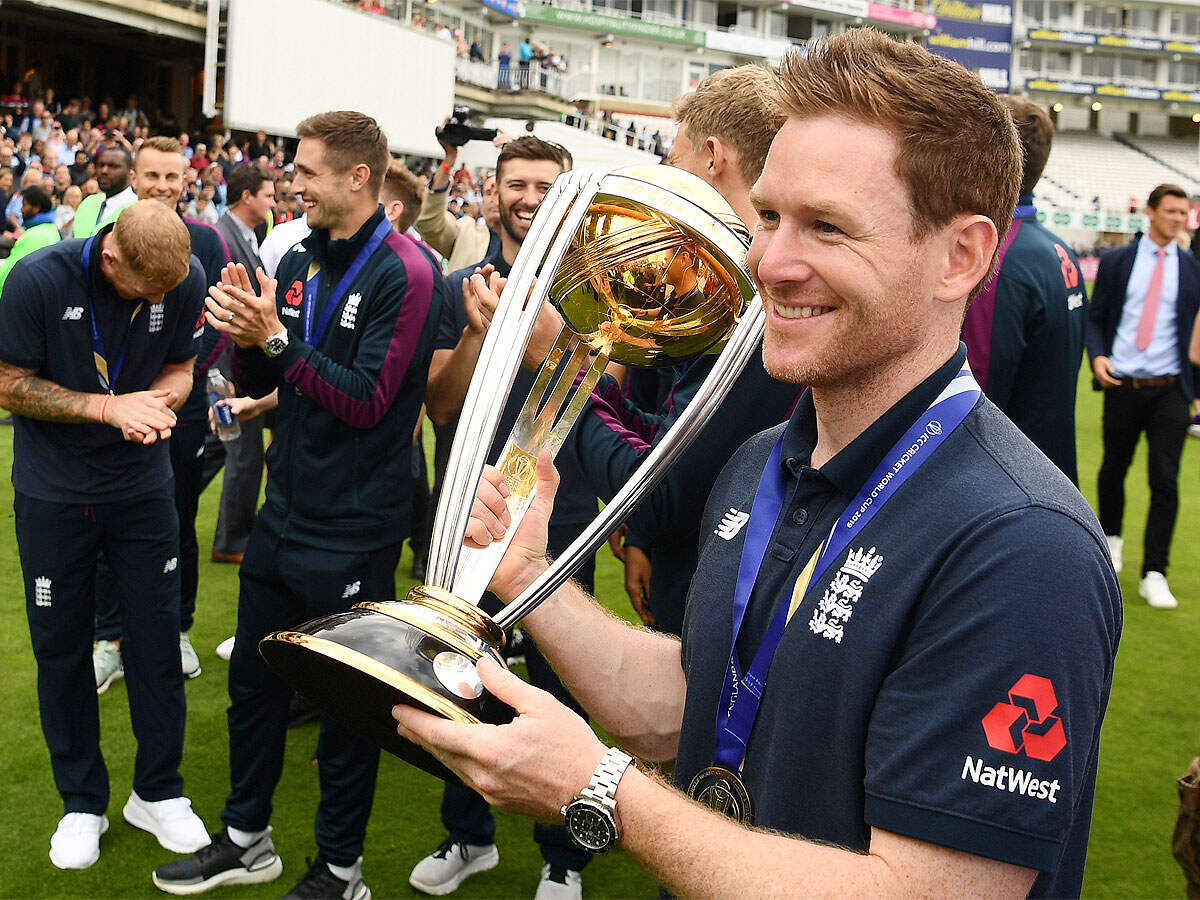 Eoin Morgan carries the World Cup trophy during a victory event at The Oval in London. (AFP Photo)