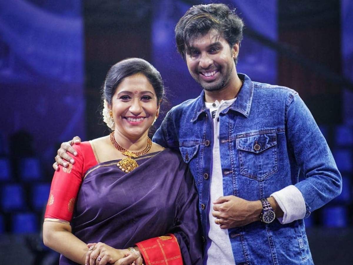 Sujatha Mohan Sa Re Ga Ma Pa Judge Sujatha Mohan S Laurels Leave Musician Ralfin Stephen Overwhelmed Read Post Times Of India