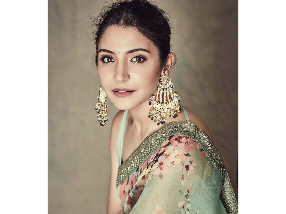 Watch: Anushka Sharma oozes elegance in saree in her latest photoshoot | Hindi Movie News - Times of India Watch: Anushka Sharma oozes elegance in saree in her latest photoshoot | Hindi Movie News - Times of India