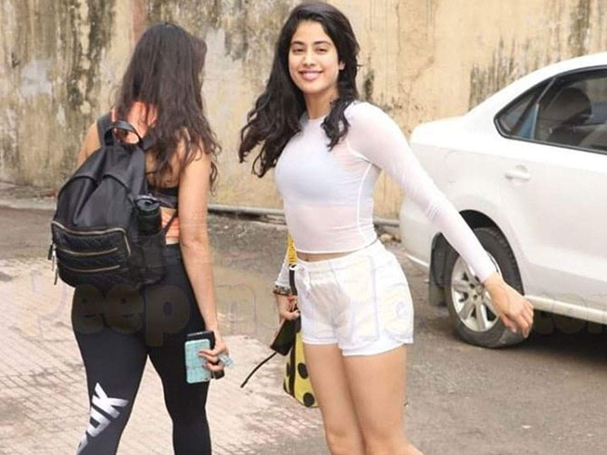 Janhvi Kapoor's act of kindness for street kid bowls fans over