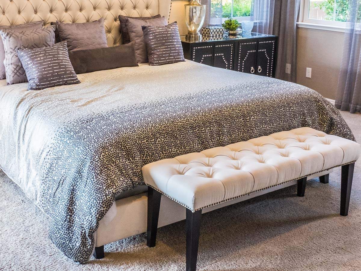 Stylish settees to increase the style 