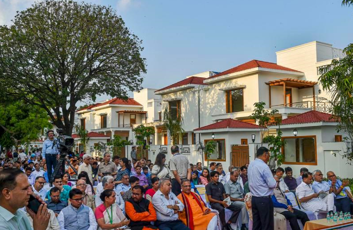 Dignitaries and people sit near duplex flats in North Avenue during the inauguration of Lok Sabha Secretariat flats in New Delhi, Monday, Aug 19, 2019. All former MPs have been asked to vacate their government accommodations, mostly the heritage bungalows in the posh Lutyen's zone (PTI photo)