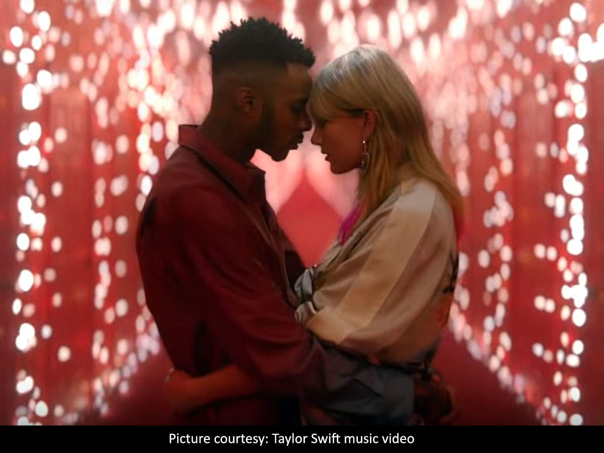 Lover Taylor Swift Drops A Romantic New Music Video And Seventh Record Album English Movie News Times Of India - lover taylor swift roblox id code working 2019