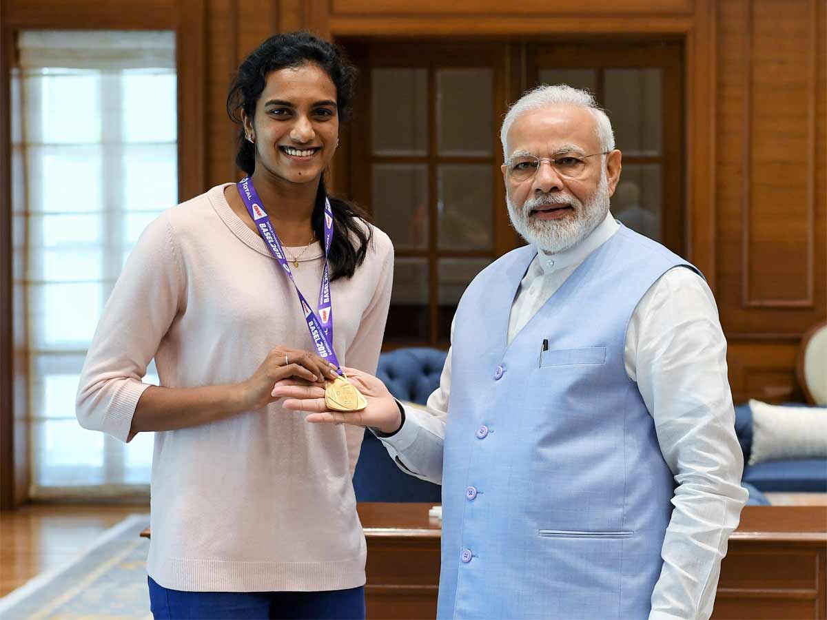 Pm Narendra Modi Meets New World Champion Pv Sindhu Calls Her India S Pride Badminton News Times Of India