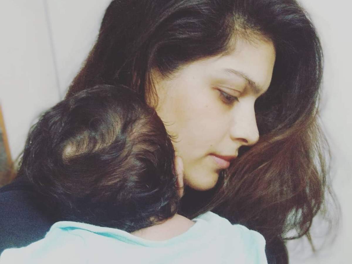 Bahu Hamari Rajni Kant's Neha Kaul shares first glimpse of her baby girl;  advises new mommies to take care of themselves first - Times of India