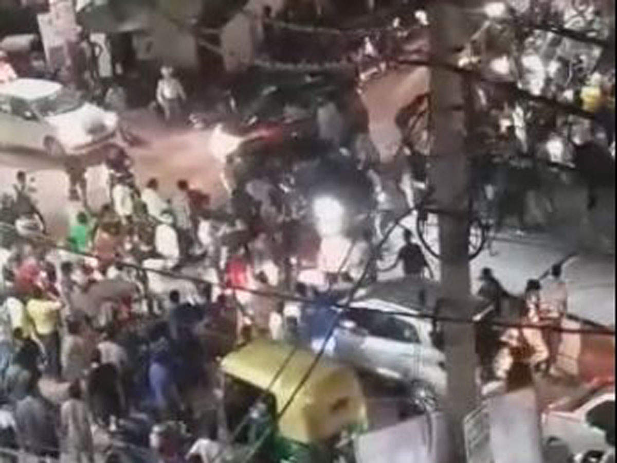 Delhi: Speeding car ploughs through crowd, injures one in Model Town