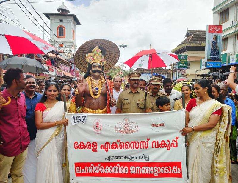 Ernakulam excise division officers take part in the procession