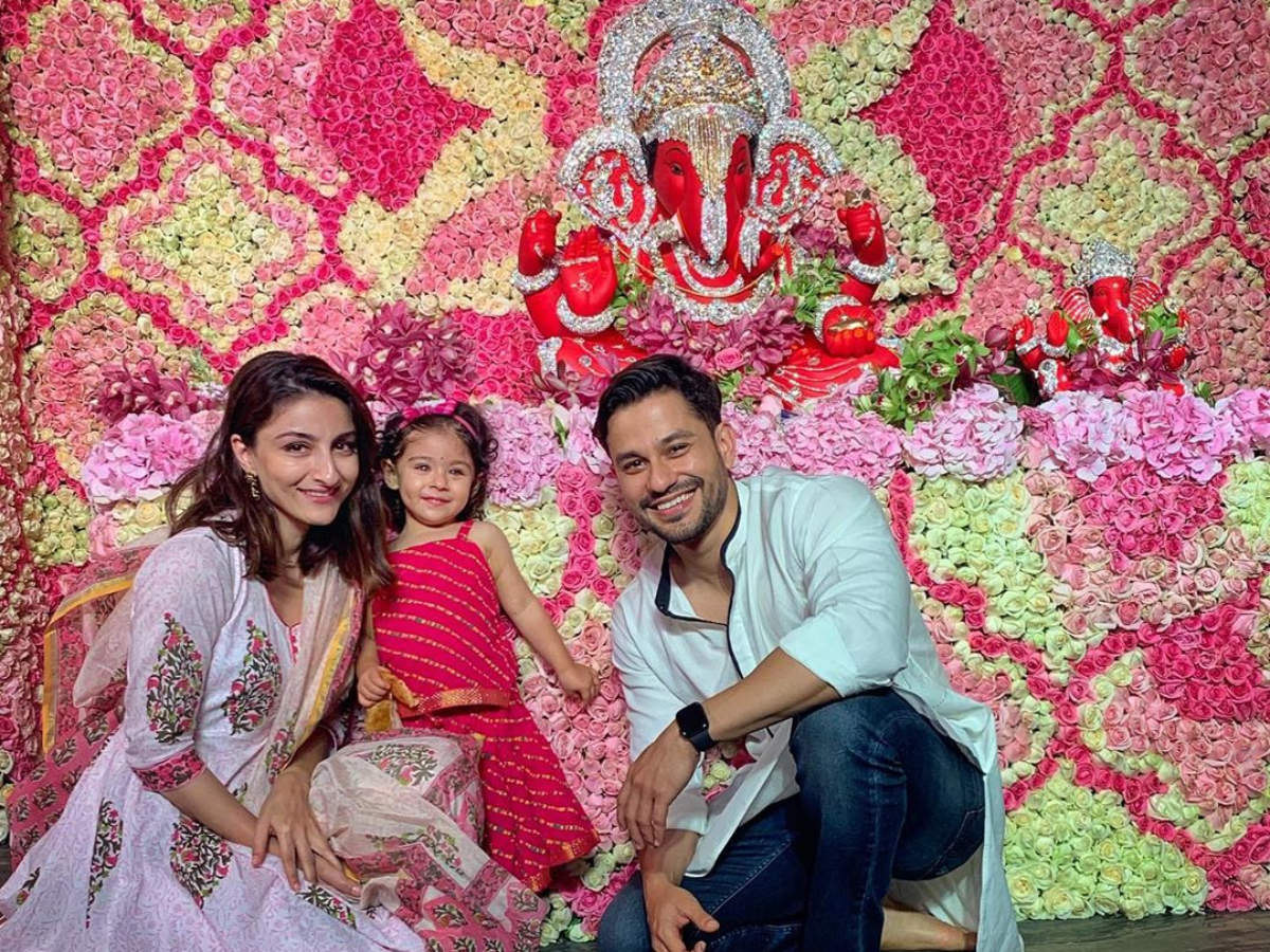 Salman Khan and family celebrate Ganpati festival at Arpita Khan Sharmas  new place | People News | Zee News