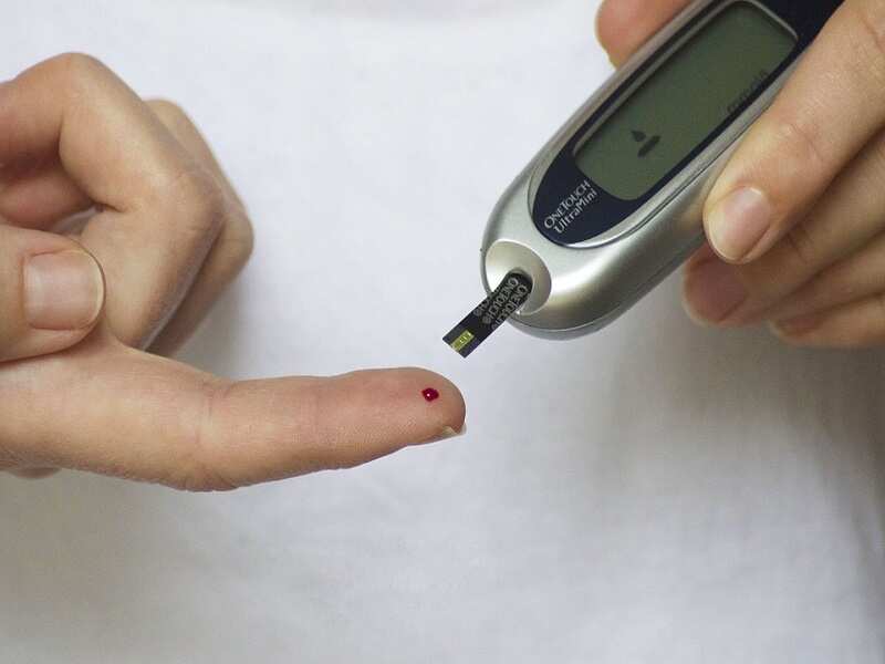 Self monitoring glucose monitor
