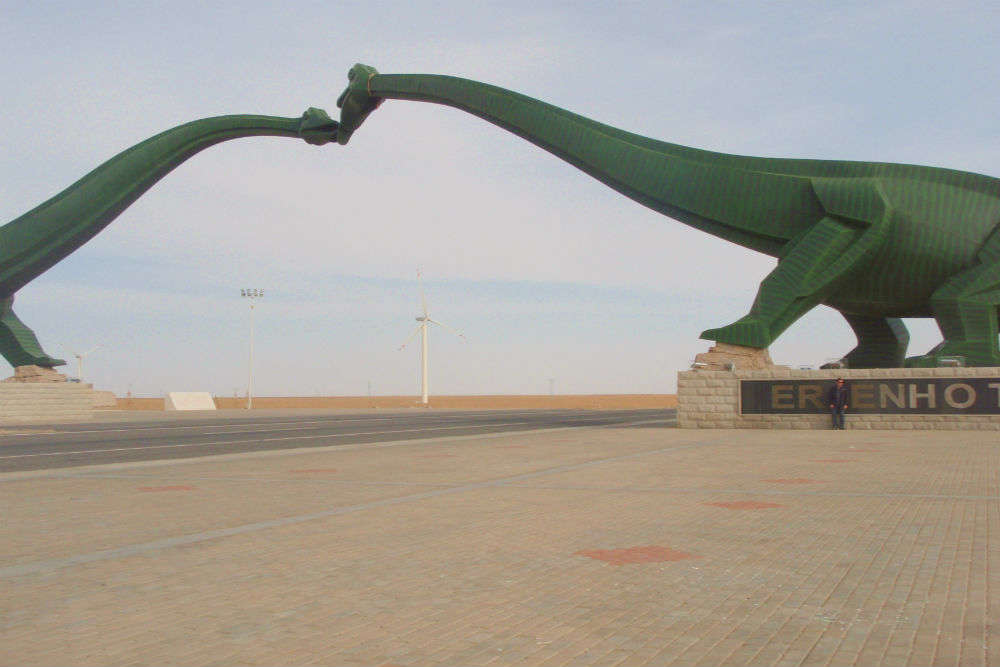 The story of Erenhot’s kissing dinosaurs, the dinosaur city of China