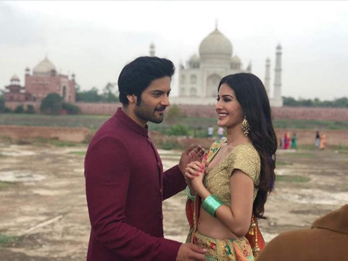 Ali Fazal And Amyra Dastur S Romantic Still From Their Upcoming Movie Prassthanam Hindi Movie News Times Of India