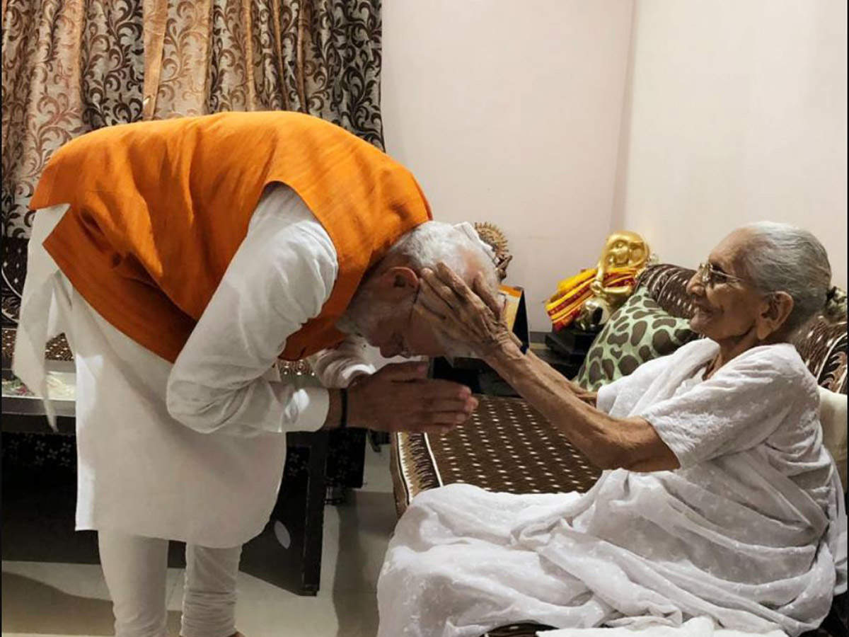 Modi birthday: PM Narendra Modi meets mother Heeraben in Gandhinagar on his 69th birthday | India News - Times of India