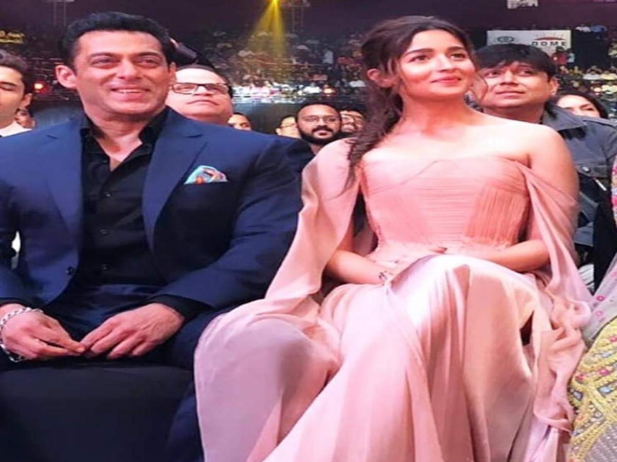 1200px x 900px - Exclusive-Inshallah! No awkwardness, Salman khan and Alia Bhatt hugged it  out at the recently held award function | Hindi Movie News - Times of India