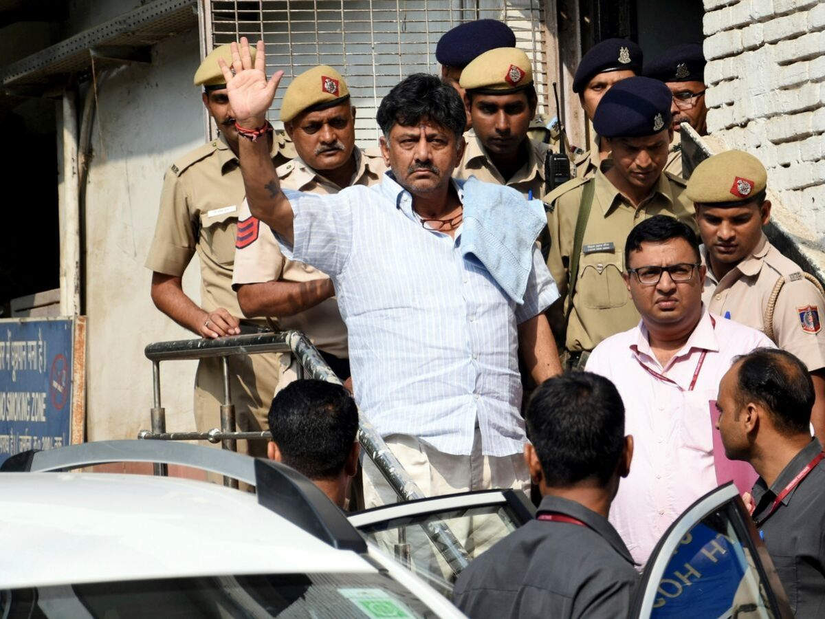 Congress party leader from Karnataka state DK Shivakumar waves as he leaves the Ram Manohar Lohia hospital for a court in Delhi. (AP photo) 