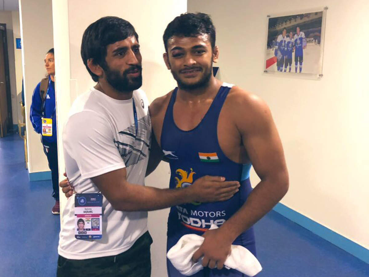 Bajrang Punia congratulating Deepak during the World Wrestling Championships (Twitter Photo / @BajrangPunia)