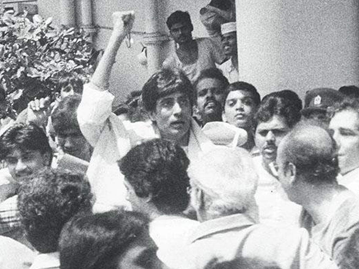 Unseen footage of fans welcoming Amitabh Bachchan home post &#39;Coolie&#39; injury goes viral after 37 years | Hindi Movie News - Times of India