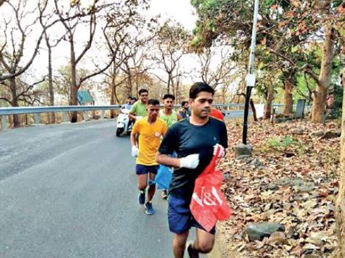 Picking up plastic while jogging or ‘plogging’ is one of the creative ways of participating in  Daan Utsav 2019.