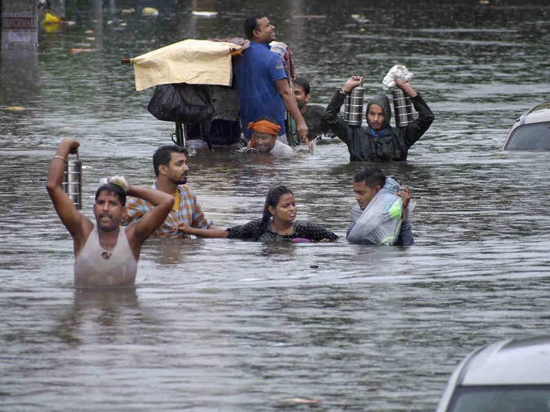 Over 110 dead in 4 days due to heavy rains across country; Patna struggles to stay afloat