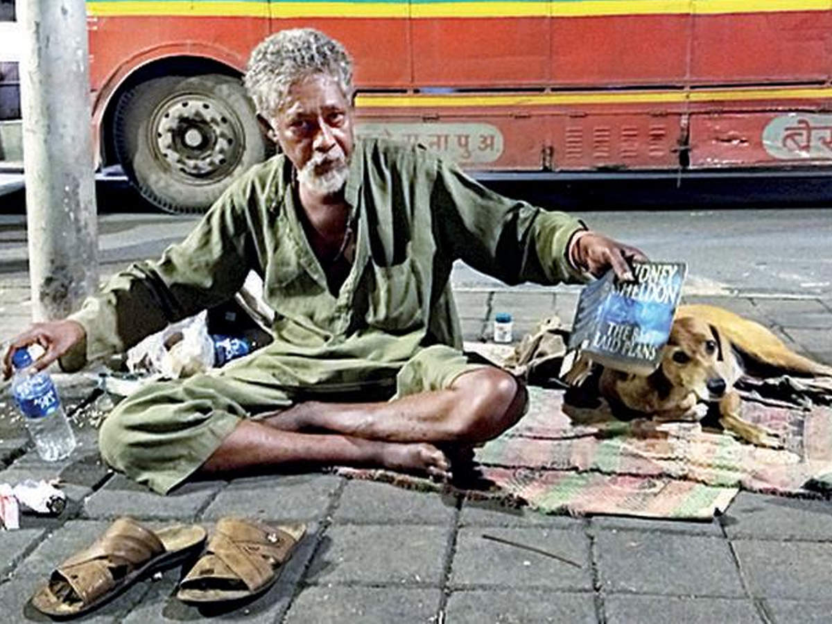 Muralidharan Nair with his ‘pet’ stray in Mahim 
