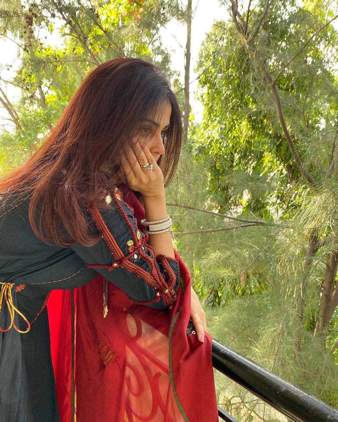 Genelia D'Souza is beaming with happiness as she poses in THIS ethnic wear  | Hindi Movie News - Times of India